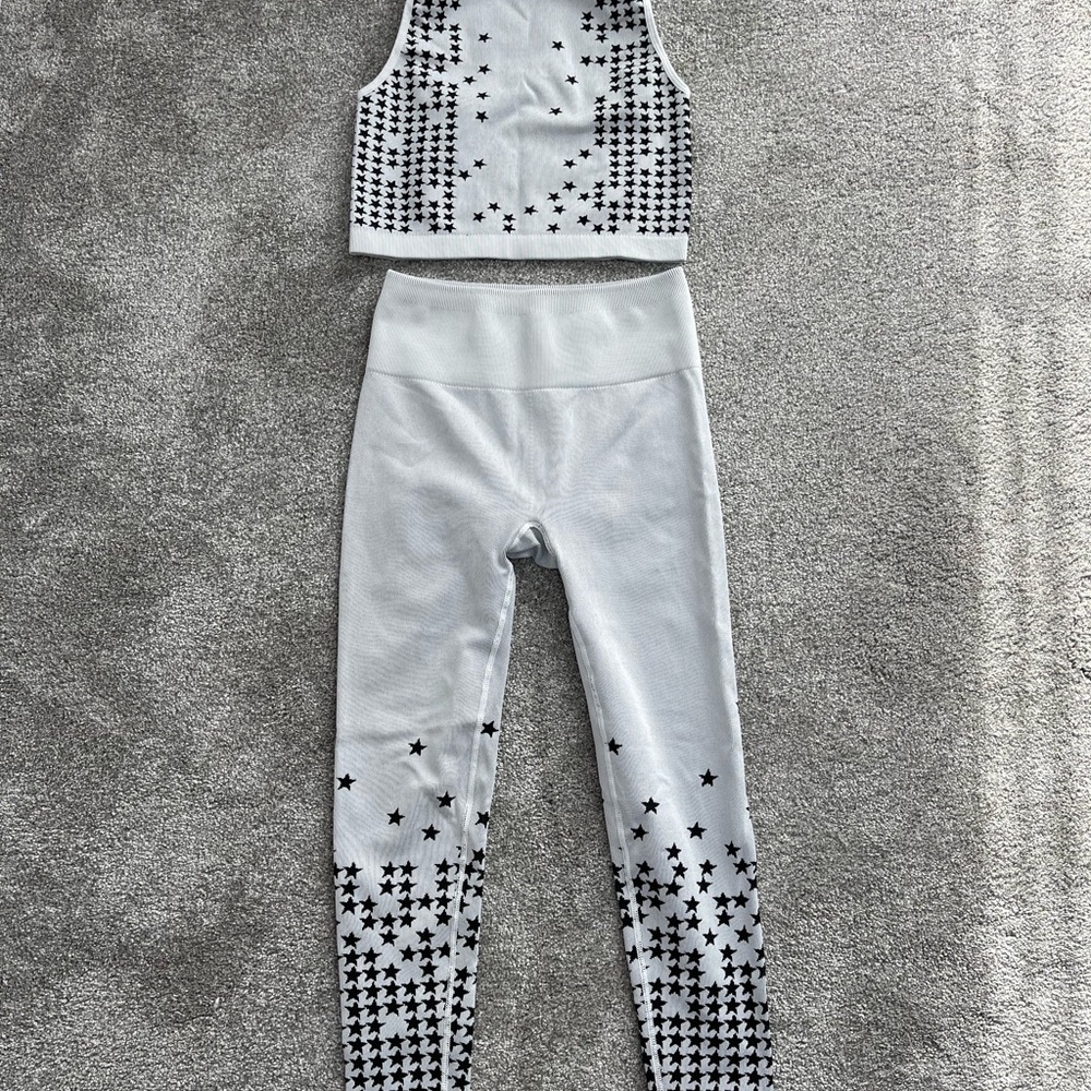 Fabletics White and Black Star Pattern Set